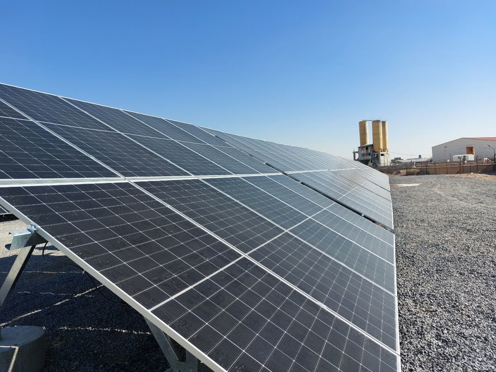 افتتاح نیروگاه خورشیدی ۱۰۰ کیلوواتی در اصفهان؛ گامی مهم در مسیر انرژی پاک روستاها_3